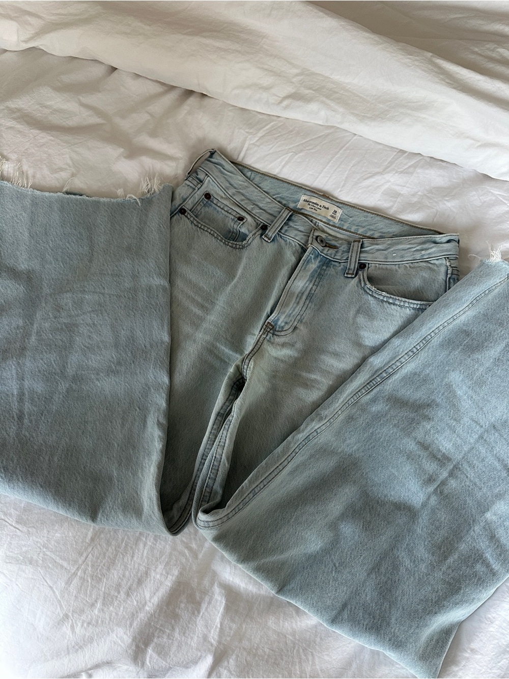 Abercrombie & Fitch Ultra Loose Low Rise Light Wash (26)